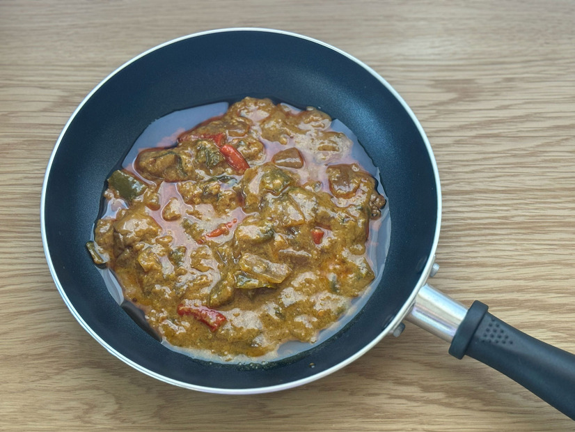 香辛料は、チリオイル、チリペースト、カレー粉、ターメリック、クミンなど。／撮影：山根由佳