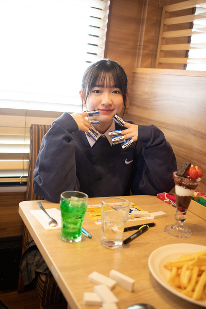 小島凪紗「B.L.T.graduation2024高校卒業」（東京ニュース通信社刊）