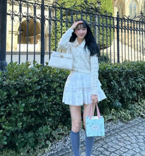 （写真は堀未央奈の公式インスタグラムから）※所属事務所に掲載許諾をもらってます
