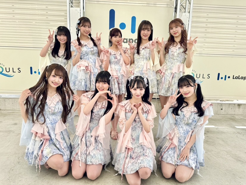 【第二部】2列目左から原優寧、荒井優希、太田彩夏、鎌田菜月、菅原茉椰／1列目左から野村実代、林美澪、末永桜花、倉島杏実