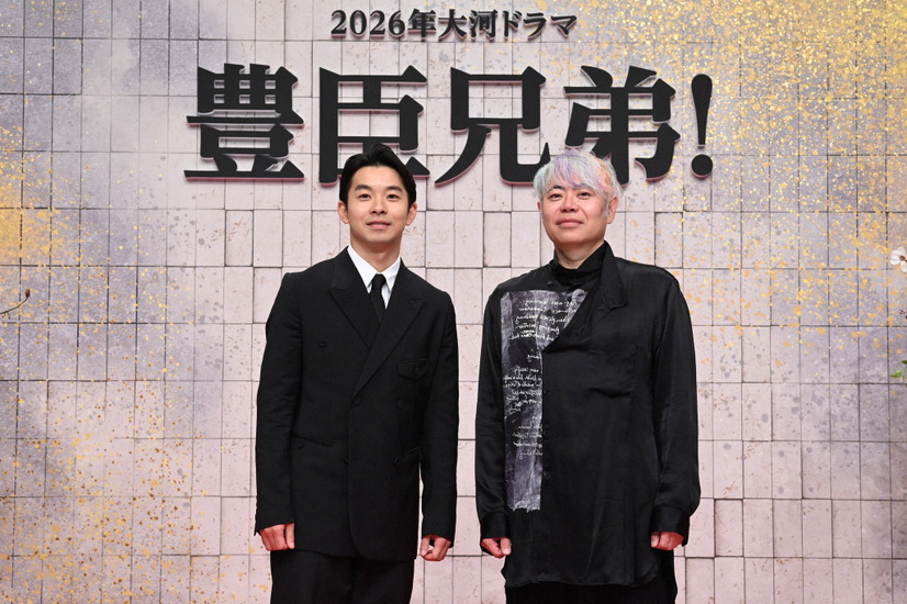 仲野太賀（左）、八津弘幸（右）