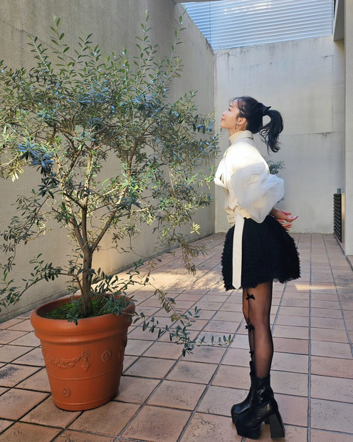 休井美郷（写真は休井美郷の公式インスタグラムより）※所属事務所より掲載許諾をいただいています