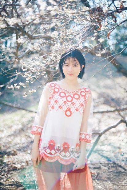 乃木坂46から可愛くてかっこいい林瑠奈、普段よりもぐっと艶やかな奥田いろはがグラビア登場