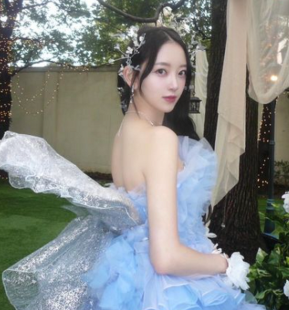 （写真は堀未央奈の公式インスタグラムから）※所属事務所に掲載許諾をもらってます