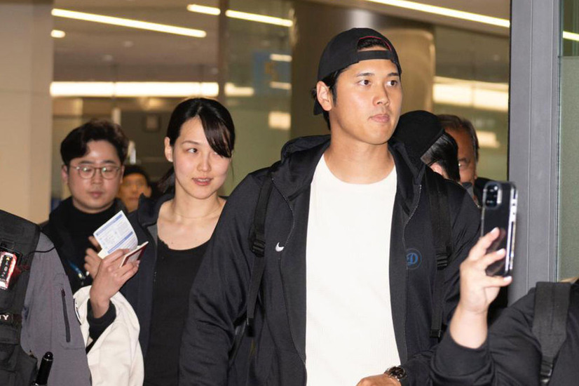 大谷翔平と真美子夫人（Photo by Stringer/Getty Images）