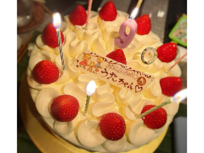 詩歌ちゃんのお誕生日ケーキ（写真は安めぐみの公式ブログより）※所属事務所より掲載許諾をいただいています