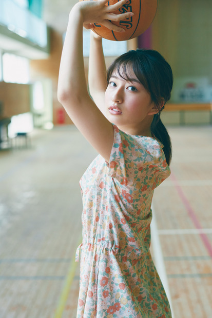 斉藤里奈（C）三瓶康友／週刊少年マガジン