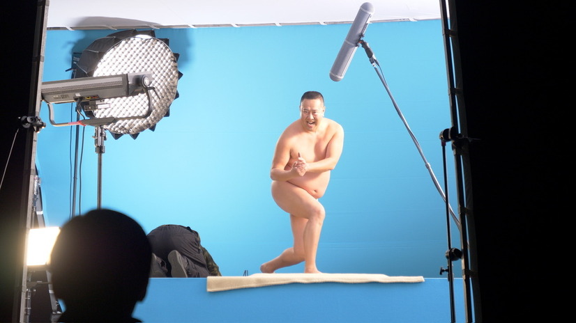 とにかく明るい安村、ネタのパンツは特注！40枚くらい持ってる