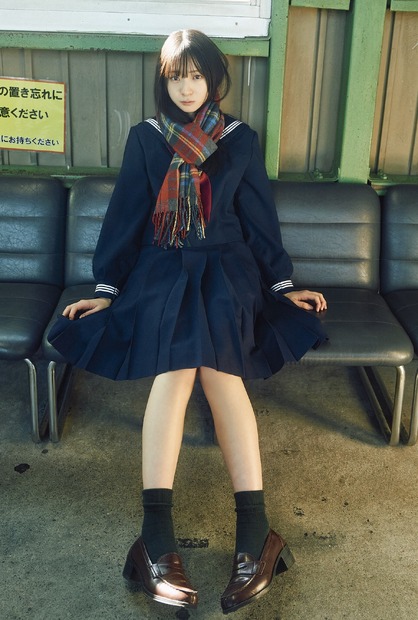 宮地すみれ「B.L.T.graduation2024高校卒業」（東京ニュース通信社刊）