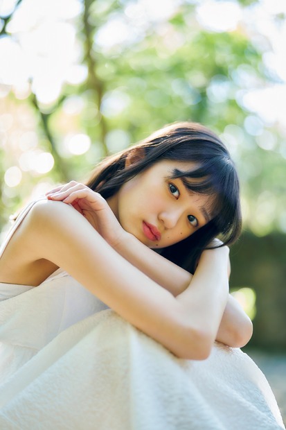 小久保柚乃1st写真集『こくぼづかん』（C) 中村和孝／小学館