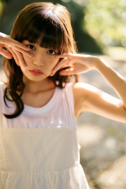 小久保柚乃1st写真集『こくぼづかん』（C) 中村和孝／小学館