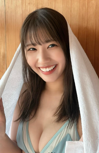 青木莉樺（写真は青木莉樺の公式インスタグラムより）※所属事務所より掲載許諾をいただいています