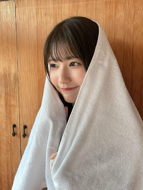 青木莉樺（写真は青木莉樺の公式インスタグラムより）※所属事務所より掲載許諾をいただいています