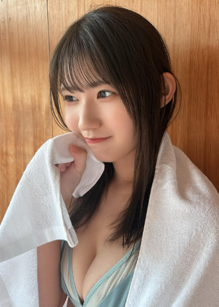 青木莉樺（写真は青木莉樺の公式インスタグラムより）※所属事務所より掲載許諾をいただいています