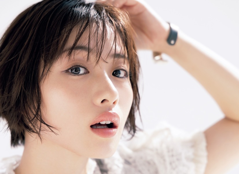『LEE』2024年5月号「新しい、石原さとみ。」特集より先行カット（C）「LEE」2024年5月号／集英社　撮影／YUJI TAKEUCHI（BALLPARK）