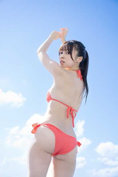 『SPA!デジタル写真集 萌花「アンニュイフェイスの正統派美女」』（扶桑社）誌面カット