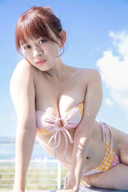 『SPA!デジタル写真集 戸塚咲季「テキサス生まれのあざかわ系女子」』（扶桑社）誌面カット