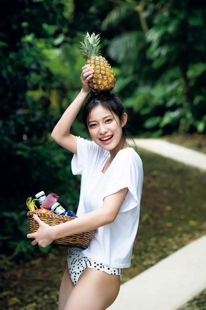 玉田志織、約6年ぶり写真集で透明感のある爽やかな水着ショット