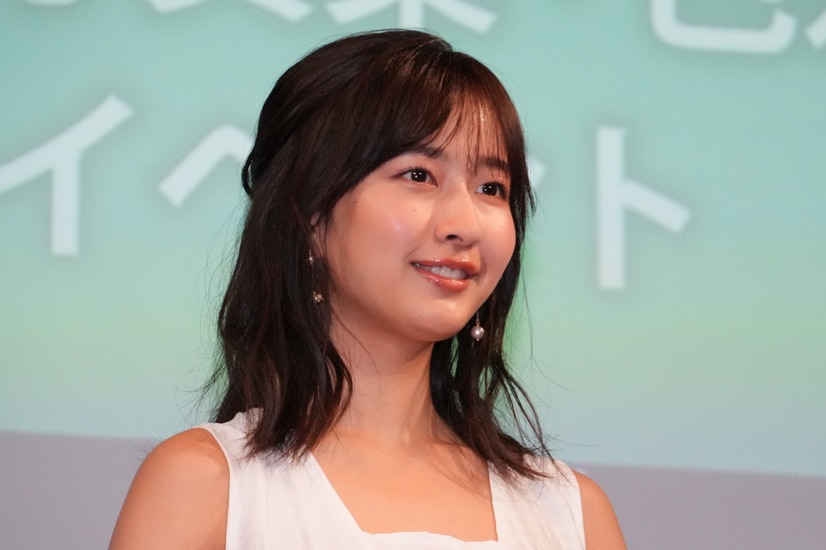 斉藤里奈【撮影：小宮山あきの】