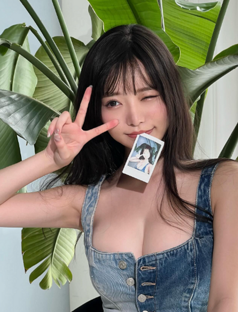 高鶴桃羽（写真は高鶴桃羽の公式インスタグラムより）※所属事務所より掲載許諾をいただいています