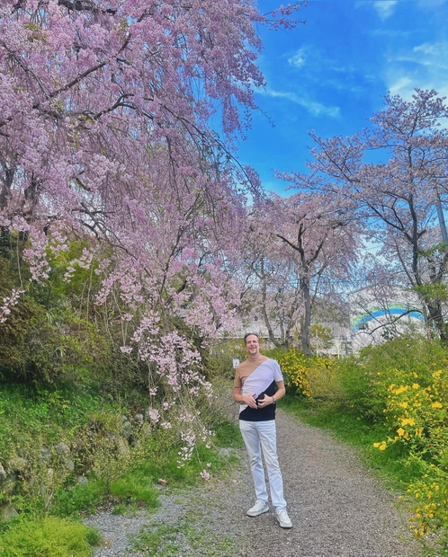 アンミカ、夫と京都でお花見デート！映画監督・蜷川実花との偶然の出会いも