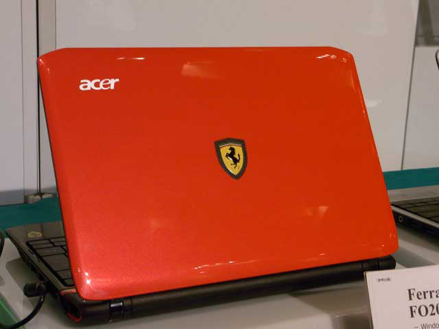 フェラーリとのコラボモデル「Ferrari One」