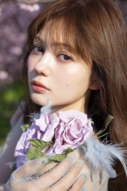 『ViVi』専属モデル・村上愛花1st写真集発売決定！