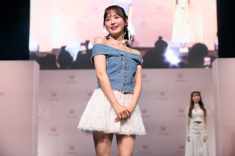 兒玉遥、肩出しコーデで登場！さわやかな肌見せに反響