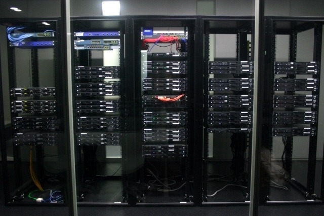 Cloud LABのサーバー群。5つの仮想化プラットフォームがインストールされ、さまざまな検証が行える