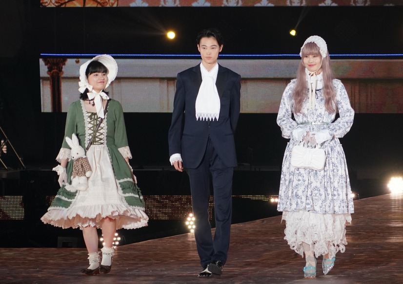 蒔田彩珠ほか【写真：竹内みちまろ】