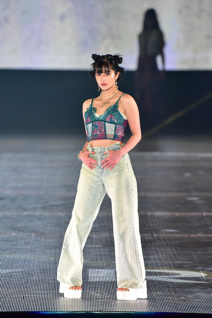 Taki、黒髪・パッツン前髪で雰囲気ガラリ！