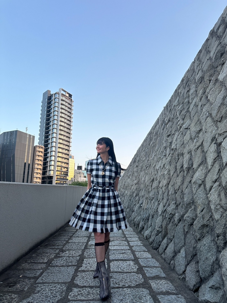Taki、黒髪・パッツン前髪で雰囲気ガラリ！