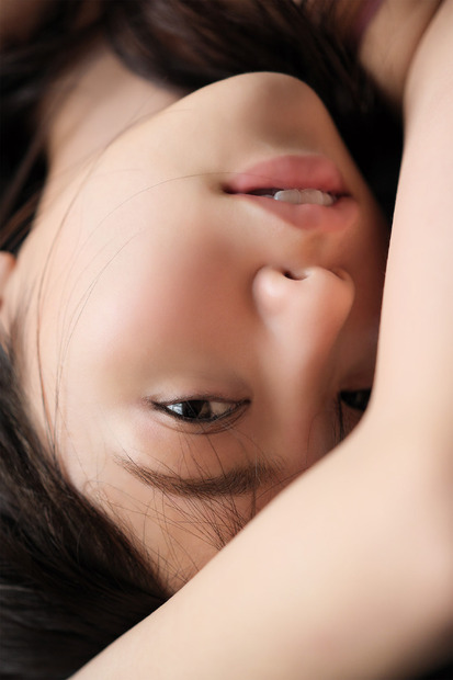 『SPA!デジタル写真集 大原優乃「ゆめみごこち」』誌面カット（扶桑社／撮影：曽根将樹）