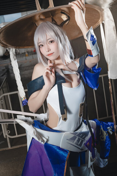 紅蓮『勝利の女神:NIKKE』／はるの犬（X：@haru_no_inu）、撮影：山颪ヒア（X：@fotomachen）