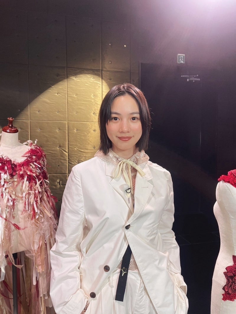 のん、ももいろクローバーZ・百田夏菜子との仲良しピースショット公開　