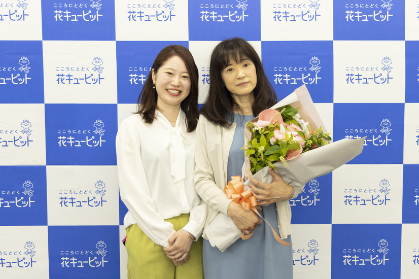 松下洸平が直接花を手渡し！母の日キャンペーンに参加