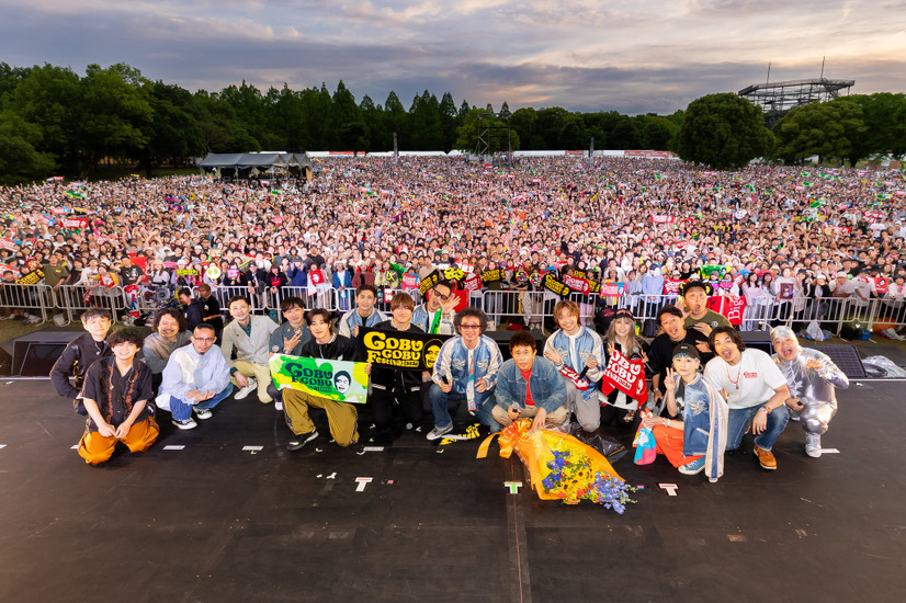 ごぶごぶフェス1日目集合写真（撮影：Purosangue/Konakamura）（C）GOBU GOBU Festival