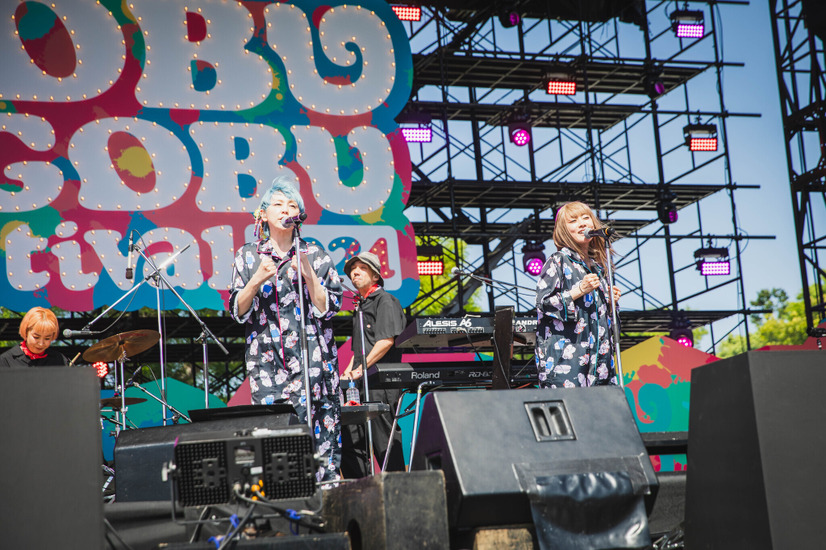 PUFFY（撮影：オイケカオリ）　ごぶごぶフェス1日目（C）GOBU GOBU Festival