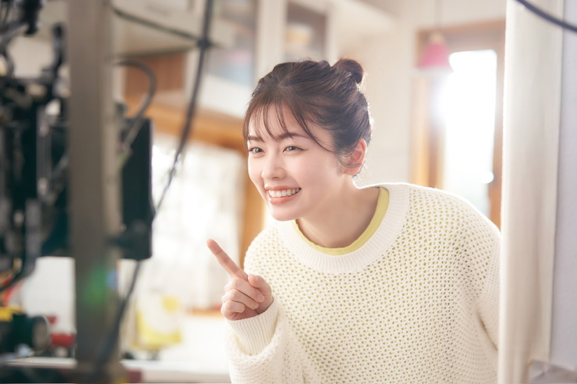 小芝風花、ドラえもんと共演のCMで豪快な食べっぷり！