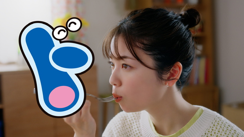 小芝風花、ドラえもんと共演のCMで豪快な食べっぷり！