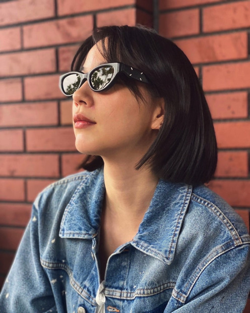 のん、個性的なサングラス＆デニムジャケットの爽やかコーデに反響