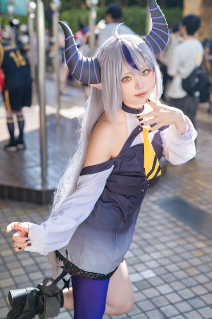 ラプラス・ダークネス「ホロライブ」／緋月かりら（X：@crlaaaa11）