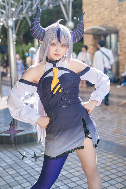 ラプラス・ダークネス「ホロライブ」／緋月かりら（X：@crlaaaa11）