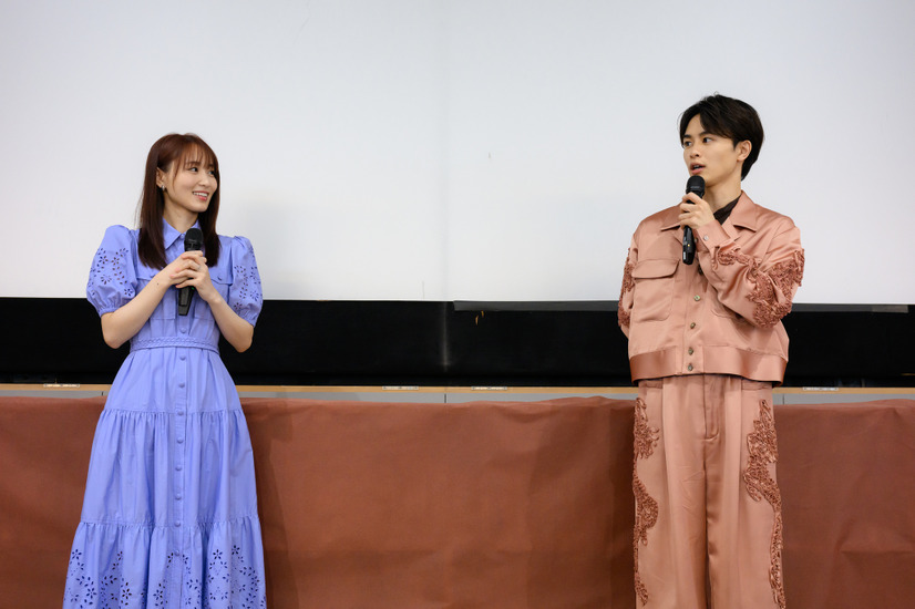 菅井友香・草川拓弥　©「ビジネス婚」製作委員会・MBS