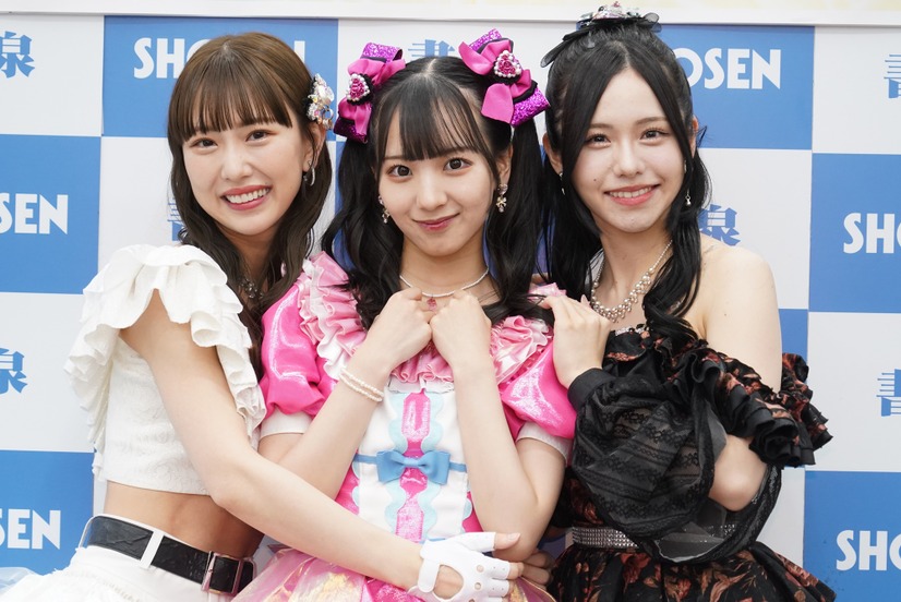 熊崎晴香、末永桜花、佐藤佳穂【写真：竹内みちまろ】