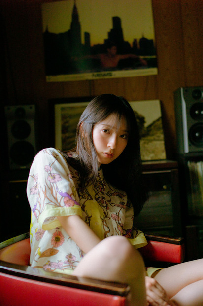日向坂46金村美玖、古民家でグラビア撮り！美少女感漂う印象的なカットも