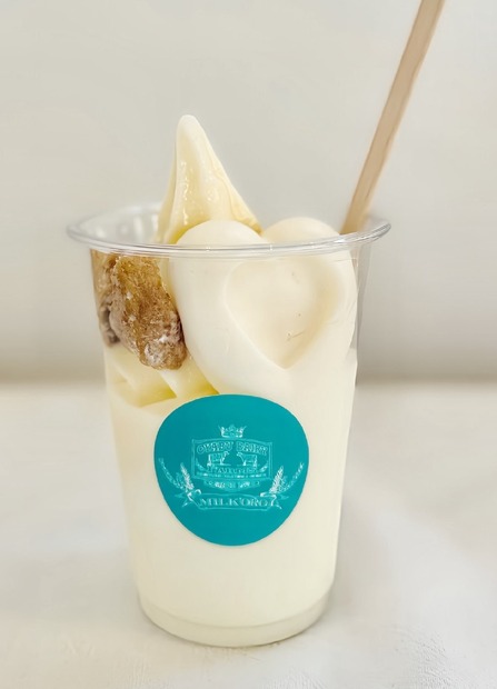 ソフトクリーム＆よーぐるちょ チーズケーキ添え　（1個）　800円