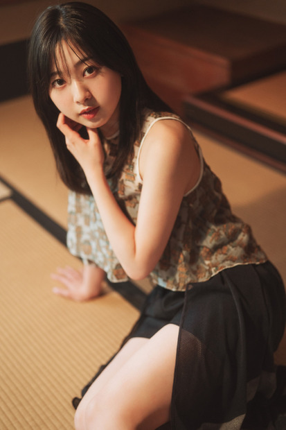日向坂46・富田鈴花、太もも露出でちょっぴりセクシーに
