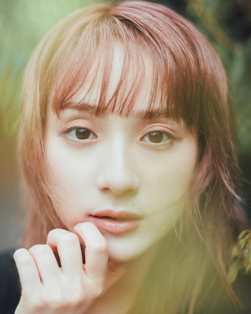 平祐奈、赤毛ヘアショットを披露！　「きれい」「美人さん」の声