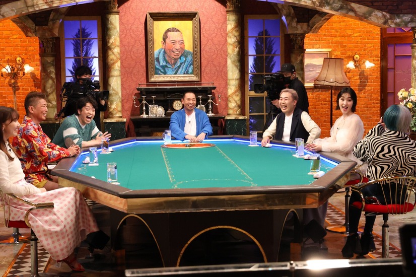 左手前から時計回りに）柏木由紀、勝俣州和、後藤輝基、大悟、岩尾 望、剛力彩芽、信子（C）フジテレビ